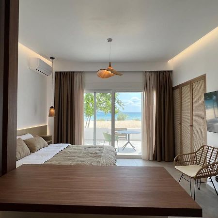 Penthouse & Apartments By The Sea Airport Airstay อาร์เตมีดา ภายนอก รูปภาพ